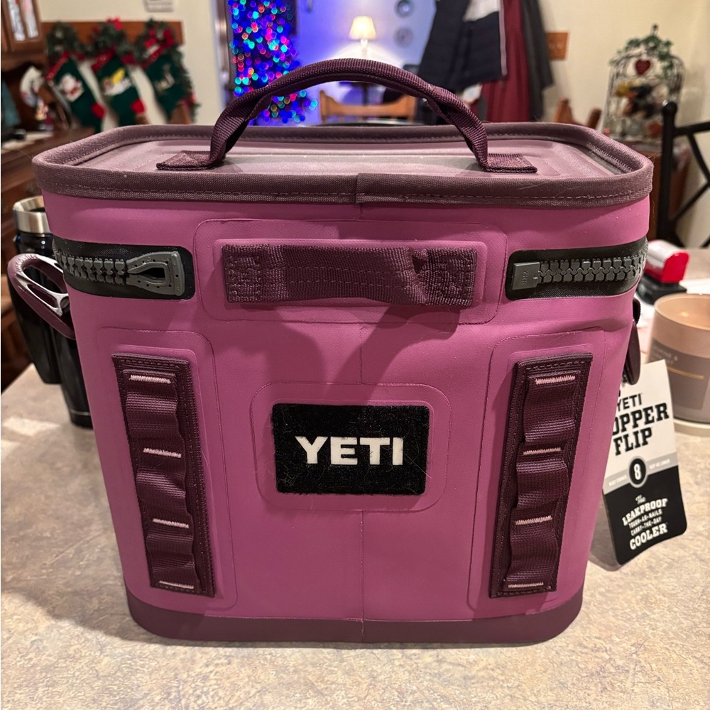 YETI Hopper Flip 8